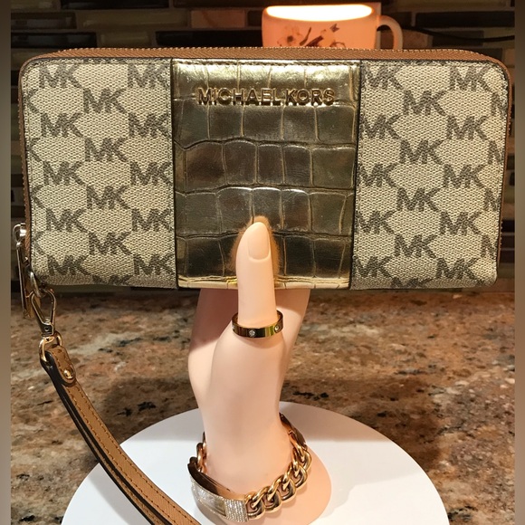 Michael Kors Gold Croc Embossed Signature Large Zip Around Wallet/Wristlet ๐ฅ - Picture 3 of 17